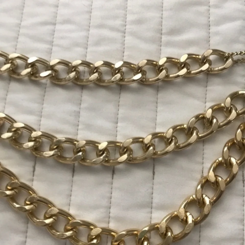 Triple chain necklace